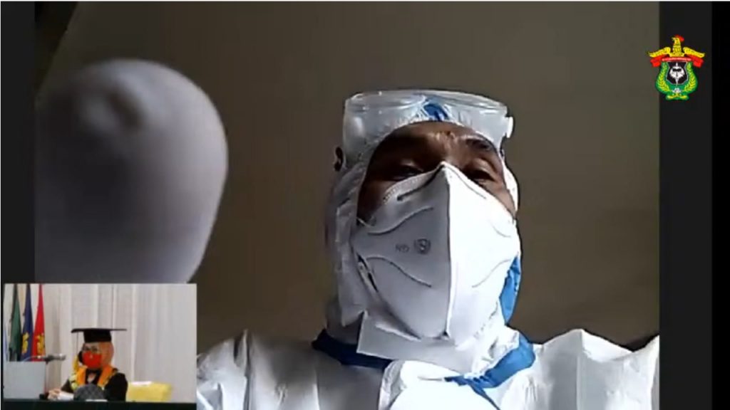 Seorang Lulusan Unhas Mengikuti Wisuda dari Red Zone Covid-19 di Maluku Utara