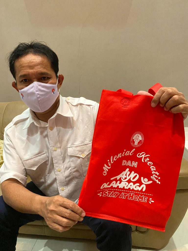 Kemenpora Salurkan Bantuan APD untuk Pengurus Lembaga Kemahasiswaan Unhas