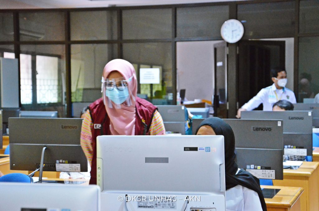 Kunjungi Pelaksanaan UTBK, Rektor Unhas: Waspadai Upaya Penipuan