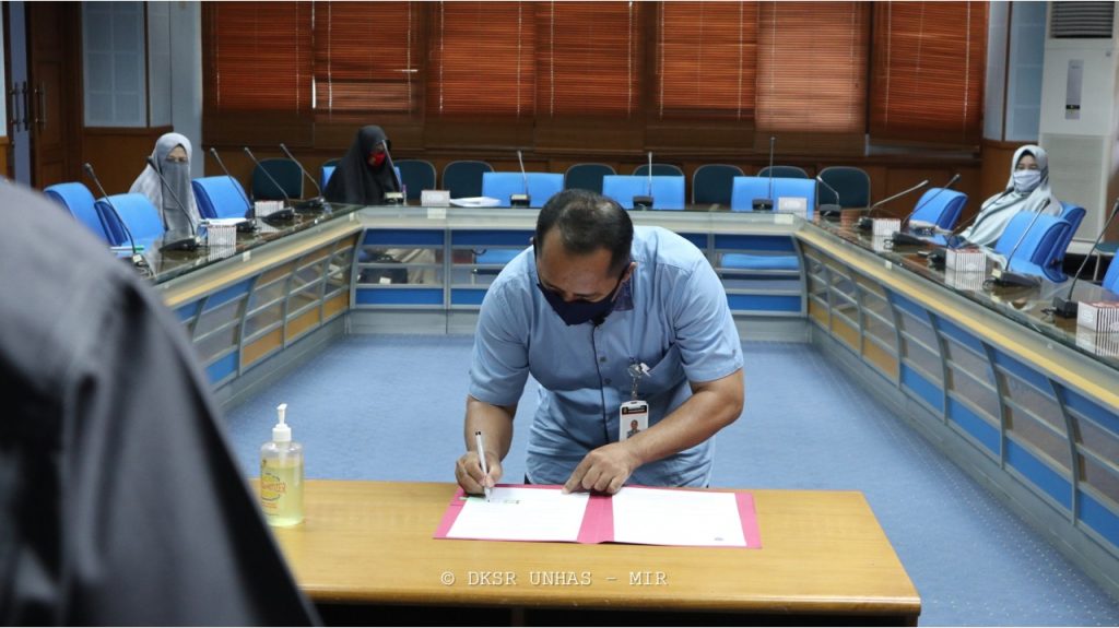 Dukung Kompetensi Staf, Unhas Inisiasi Penelitian Untuk Tenaga Kependidikan