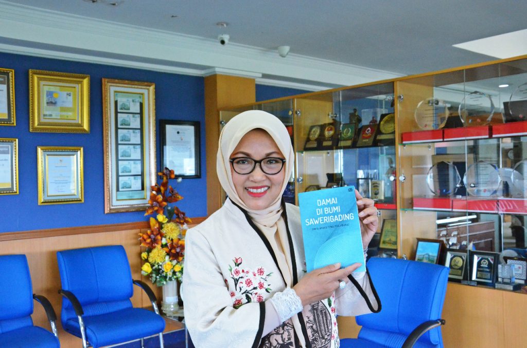 Prof Dwia Terbitkan Buku “Damai di Bumi Sawerigading”