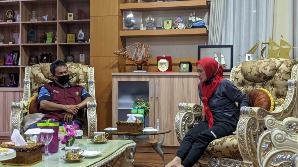 Bupati Luwu Utara Terima Langsung Donasi Bakso dari Unhas