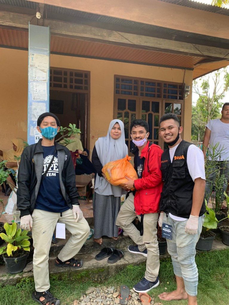 Badan Eksekutif Mahasiswa Unhas Salurkan Bantuan Untuk Warga Masamba