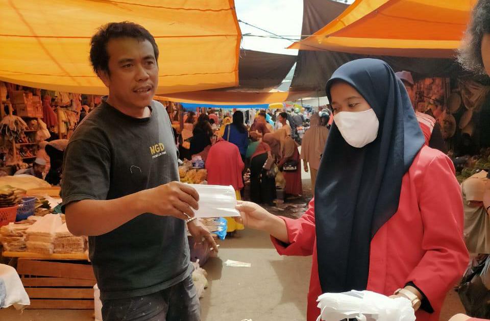 KKN Unhas Lokasi Enrekang 1 Gelar Edukasi Covid di Pasar Rakyat