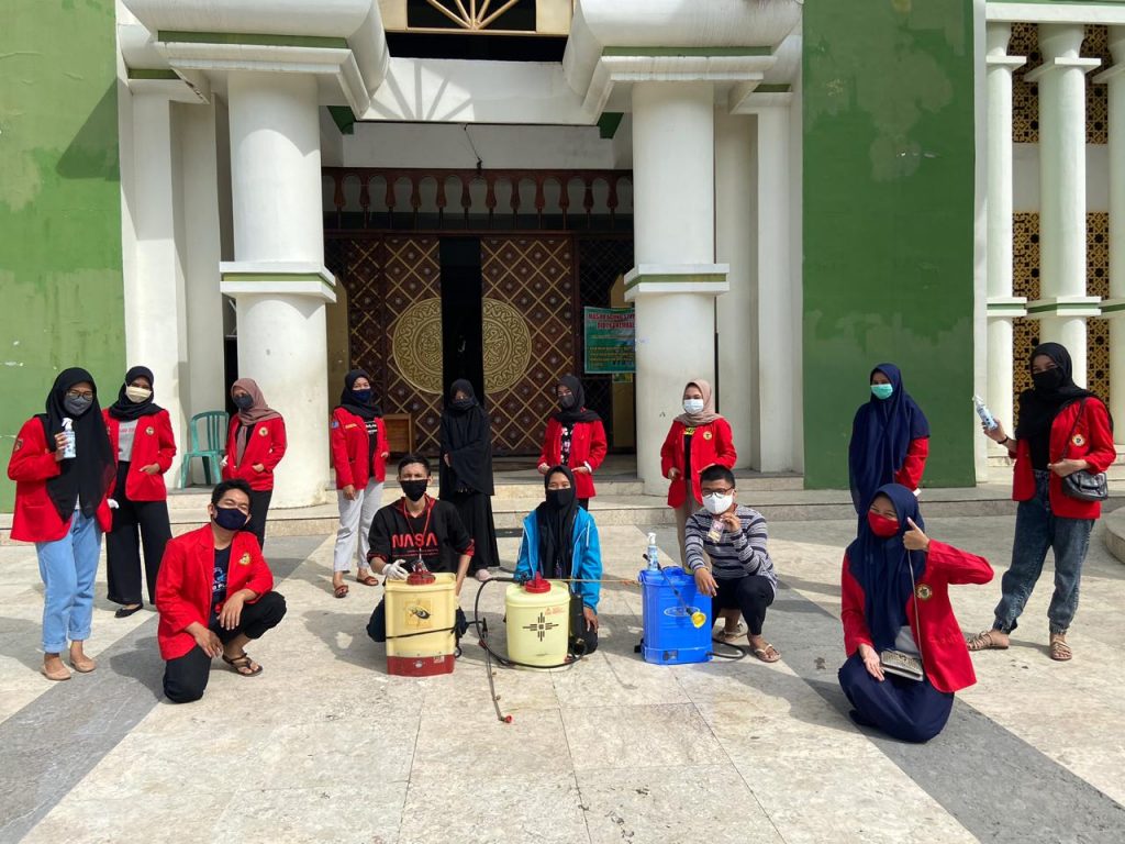 KKN Unhas di Sulbar Lakukan Penyemprotan Disenfektan untuk Cegah Covid-19