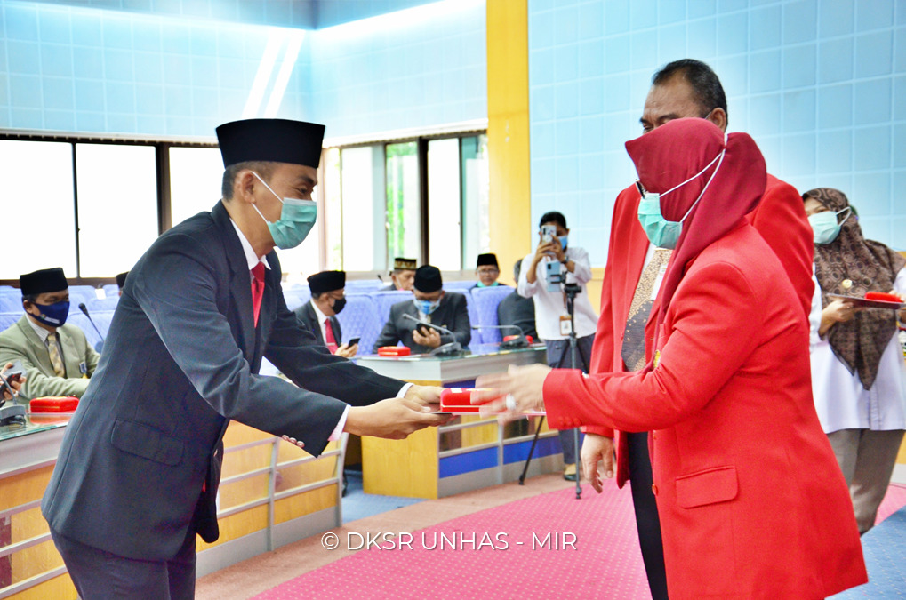 99 Dosen dan Tenaga Kependidikan Unhas Terima Tanda Kehormatan dari Presiden