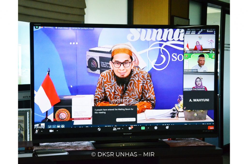 Ustadz Adi Hidayat Beri Tausiah dalam Tabligh Akbar Dies Natalis ke-64 Unhas