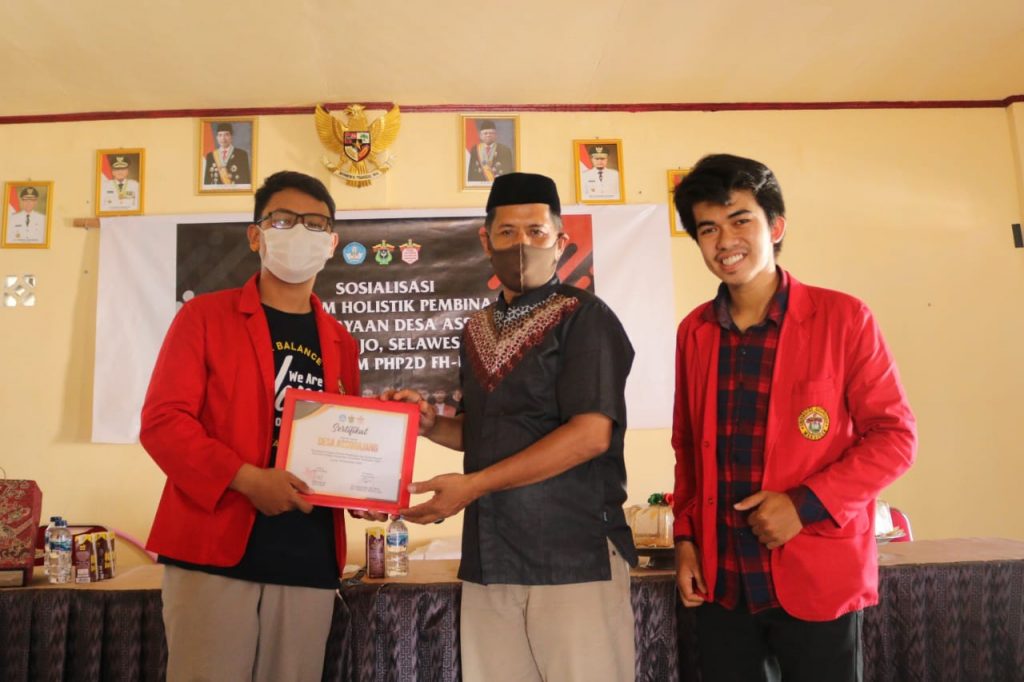 Mahasiswa Unhas Sosialisasikan PHP2D di Wajo, Kembangkan Tenun Sutra Inovatif