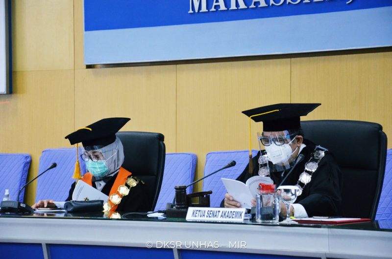 Unhas Kembali Kukuhkan Dua Guru Besar Fakultas Kesehatan Masyarakat