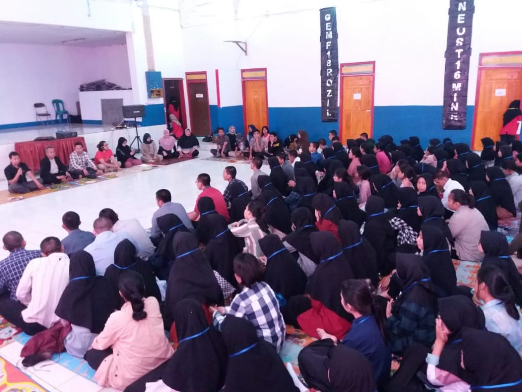 Pimpinan Fakultas, BEM, Mahasiswa, dan Alumni Farmasi Menyatu Dalam Tudang Sipulung