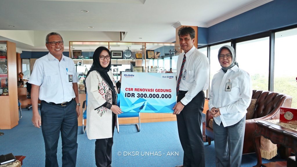 Serahkan Bantuan CSR, Bank BTN Jajaki Kerja Sama Pengembangan SDM dengan Unhas