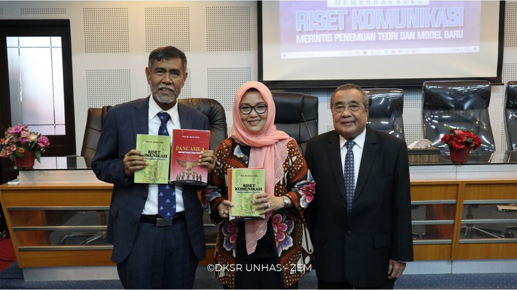 FISIP Unhas Gelar Peluncuran Buku Karya Prof. Anwar Arifin yang ke-59