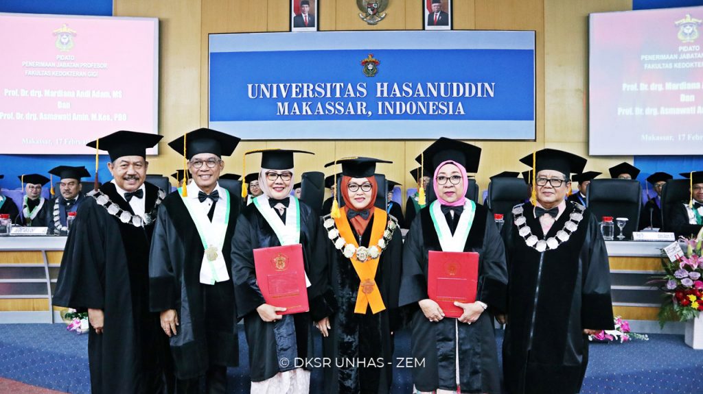 Dua Dosen FKG Unhas Dikukuhkan Sebagai Guru Besar ke-400 dan 401