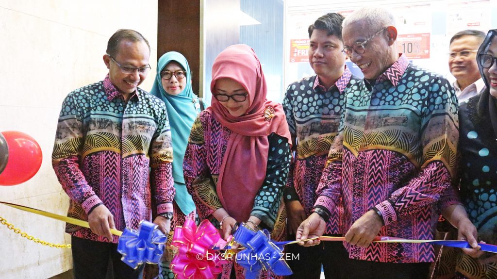 Rektor Unhas Membuka Pameran Alat Kedokteran Gigi Terbesar di Indonesia Timur