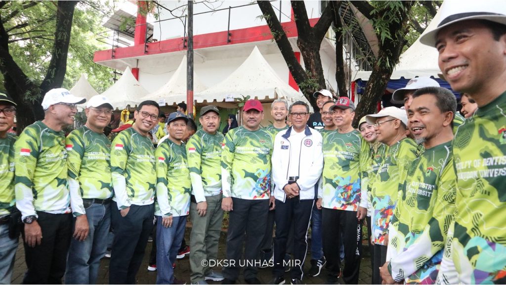 Gubernur Sulsel Hadiri Temu Alumni FKG Unhas
