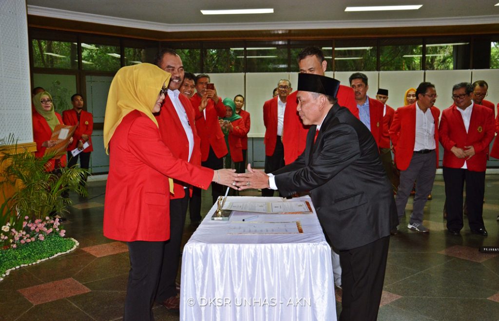 Rektor Unhas Lantik 36 Pejabat Struktural Baru