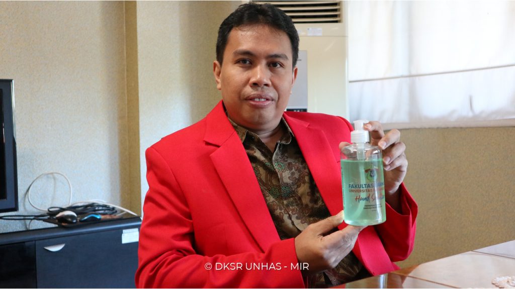 Cegah Penyebaran Covid-19, Unhas Sediakan Hand Sanitizer Produk Sendiri