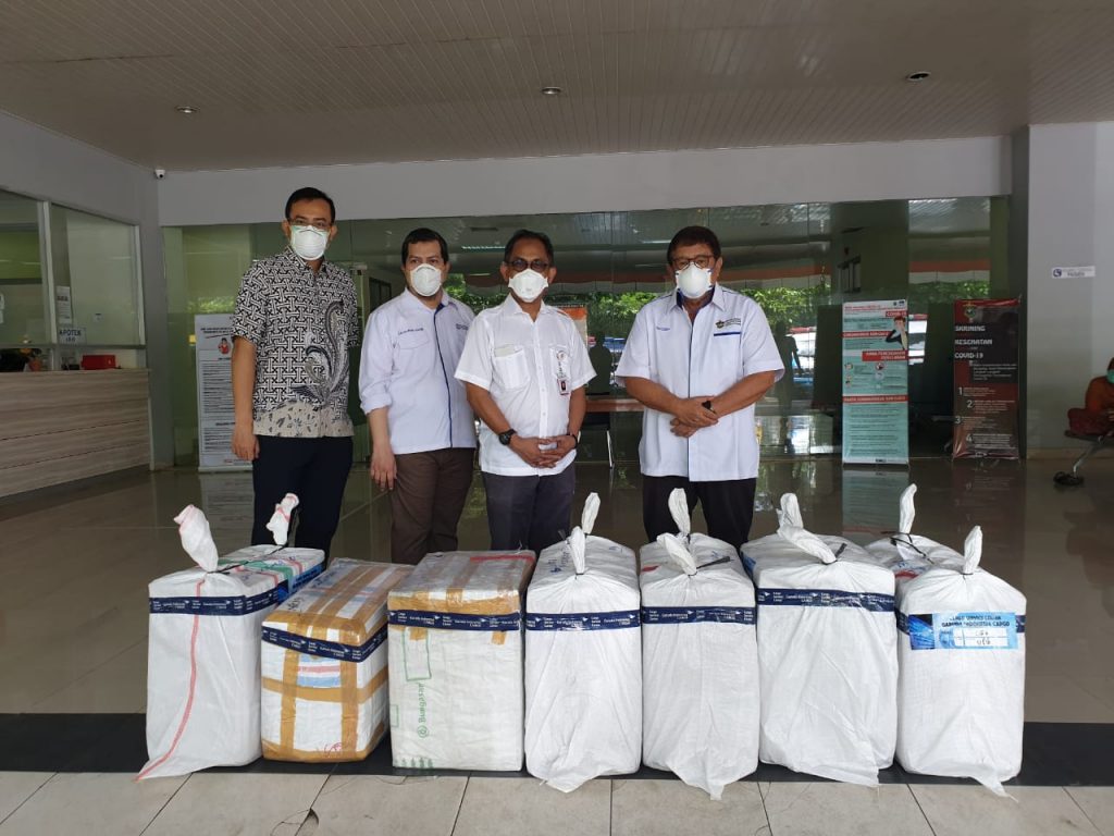 Semen Tonasa Salurkan Bantuan APD Melalui Tim Satgas Covid-19 Unhas