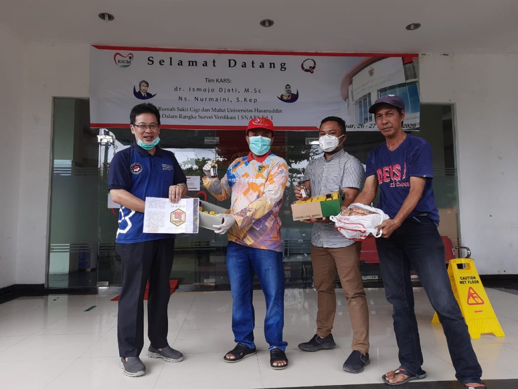 Dukung Tenaga Medis Saat Pandemi, RSGM Unhas Terima Bantuan Madu dan Minuman Herbal