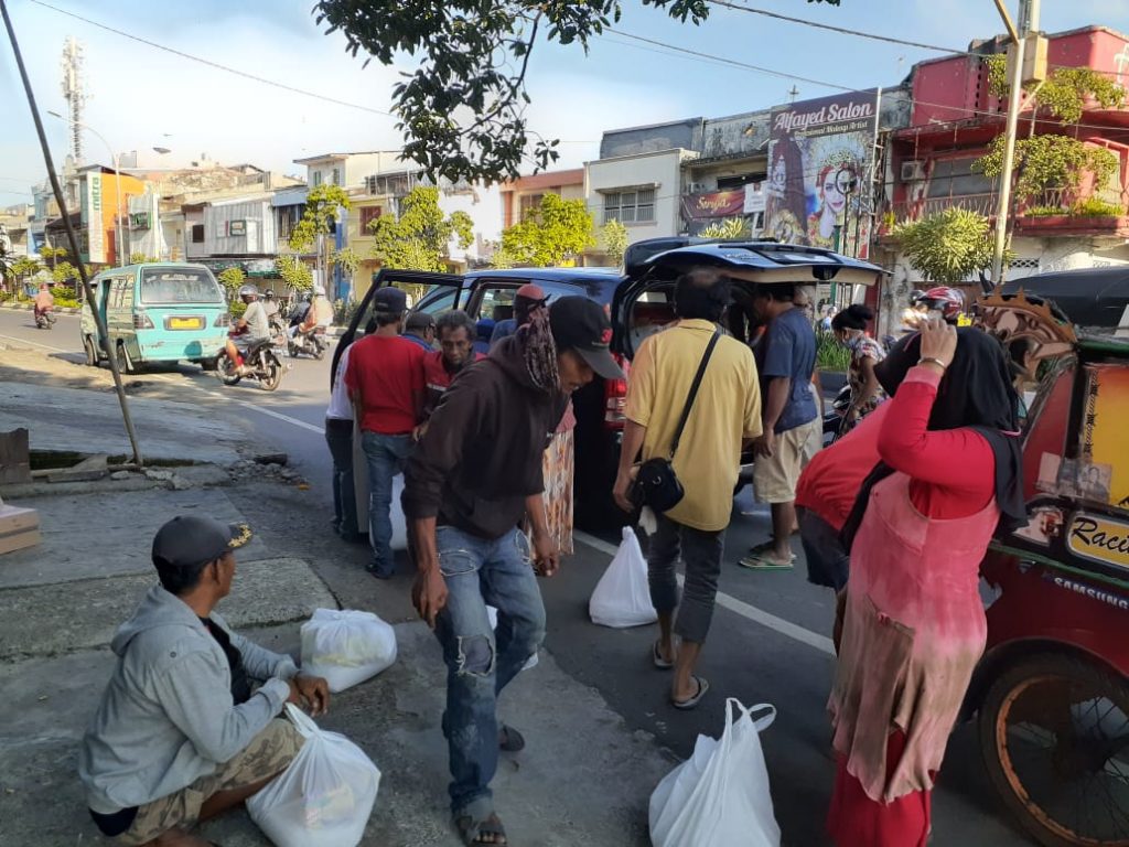 Sosek Pertanian Unhas Turun Tangan Membantu Warga Terdampak Covid-19