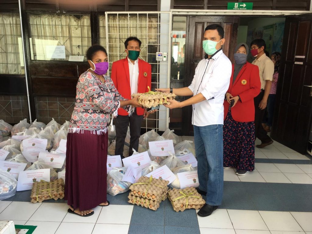 Fakultas Keperawatan Unhas Bantu Kebutuhan Pokok Mahasiswa Terdampak Covid-19