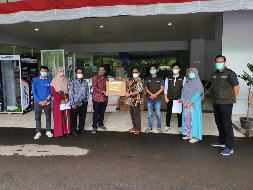 Dukung Tenaga Medis, PT. MARS Donasikan APD untuk RSPTN Unhas