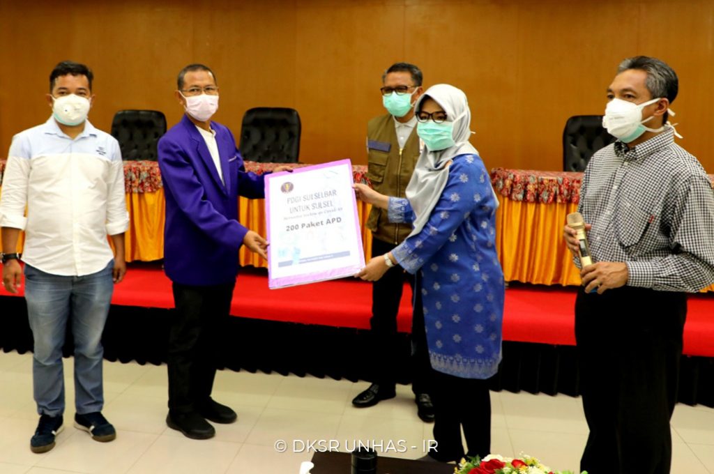 PDGI Wilayah Sulselbar Sumbang Ratusan APD untuk RSPTN Unhas