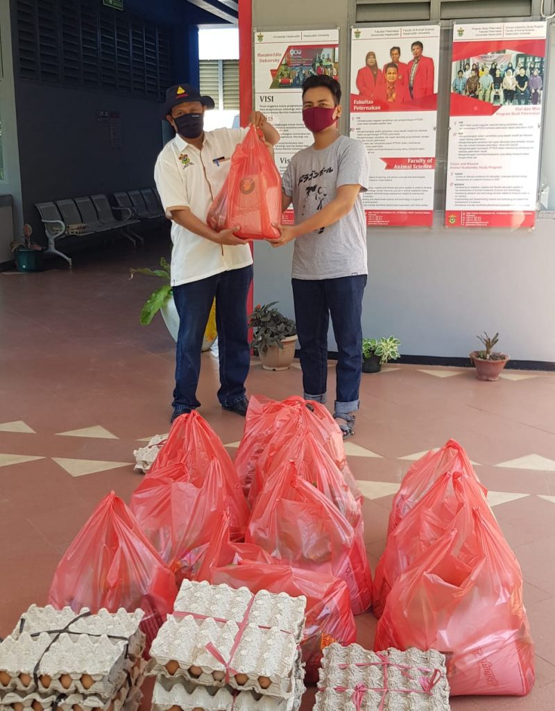 Fapet Unhas Beri Sembako untuk Mahasiswa yang Tidak Mudik Akibat Pandemi Covid-19