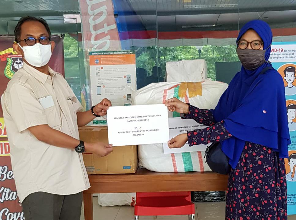 LAM PT-Kes Serahkan Bantuan APD untuk RSPTN Unhas