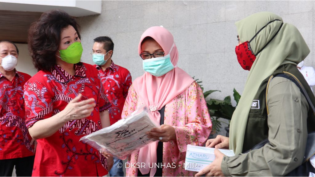 Paguyuban Tionghoa Salurkan Ratusan APD Untuk RSPTN Unhas
