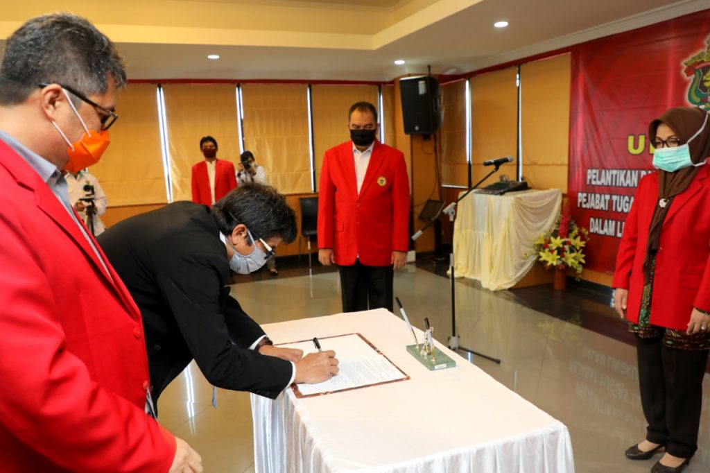Pelantikan Pejabat Unhas Ditengah Pandemi Menerapkan Protokol Pencegahan Covid-19