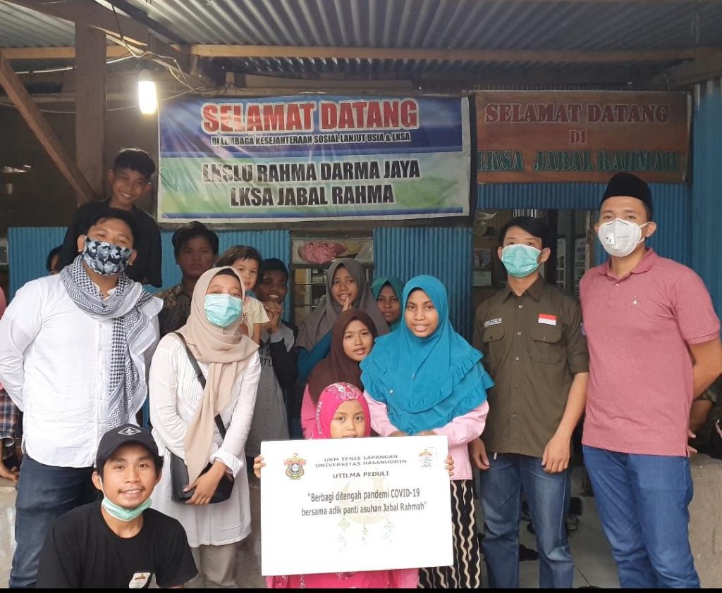 UTILMA Unhas Berbagi Bahan Pokok di Hari Raya Bersama Panti Asuhan