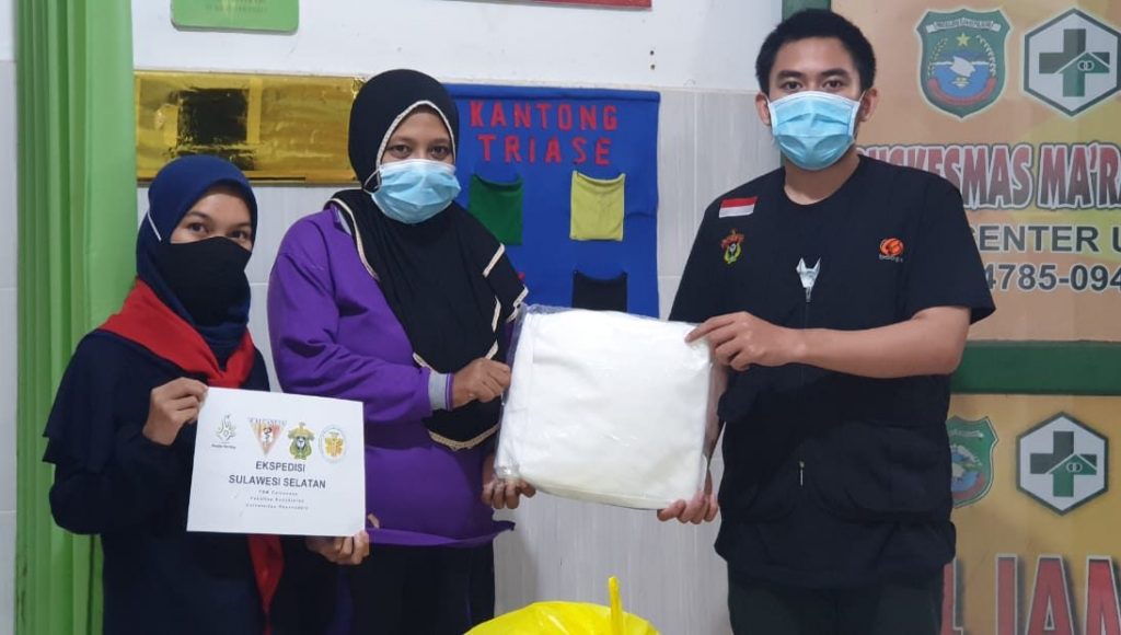 Tim Bantuan Medis Calcaneus Unhas Salurkan Alat Kesehatan di Tujuh Kabupaten