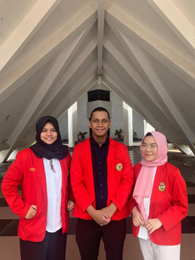 Tiga Mahasiswa Unhas Raih Prestasi pada Kompetisi Debat Mahasiswa