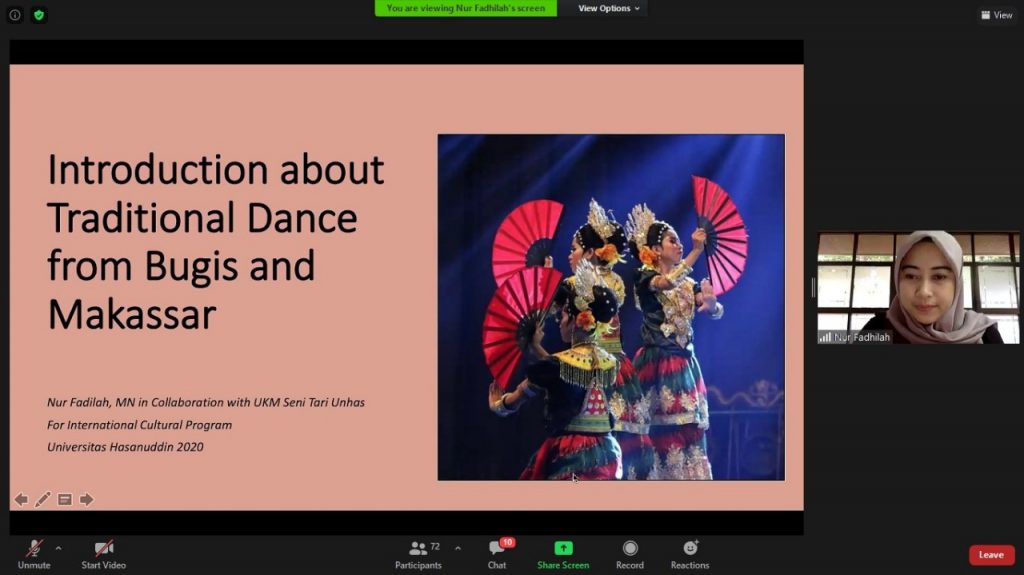 Peserta International Culture Program Unhas Belajar Tari Makassar