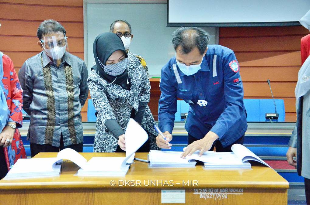 Unhas dan PT. Hutama Karya Tanda Tangan Kontrak Pembangunan RSPTN