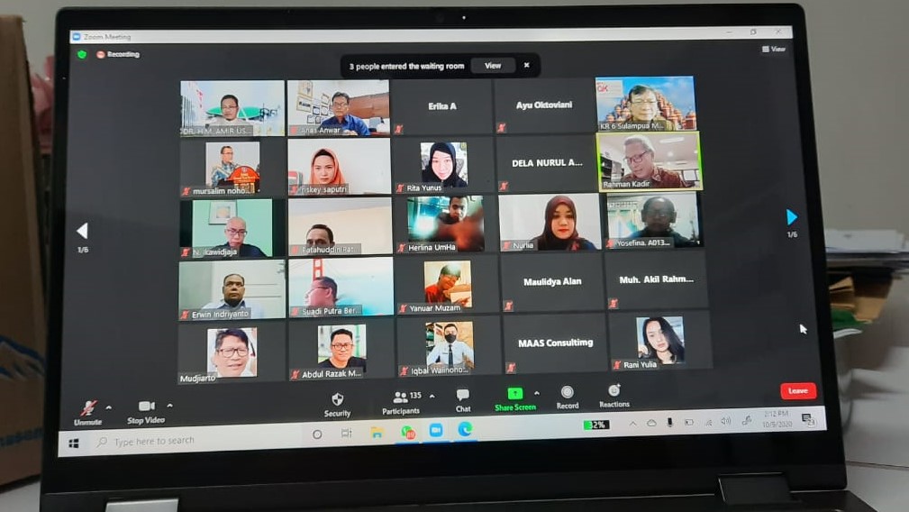 FEB Unhas Gelar Webinar Nasional Peranan OJK