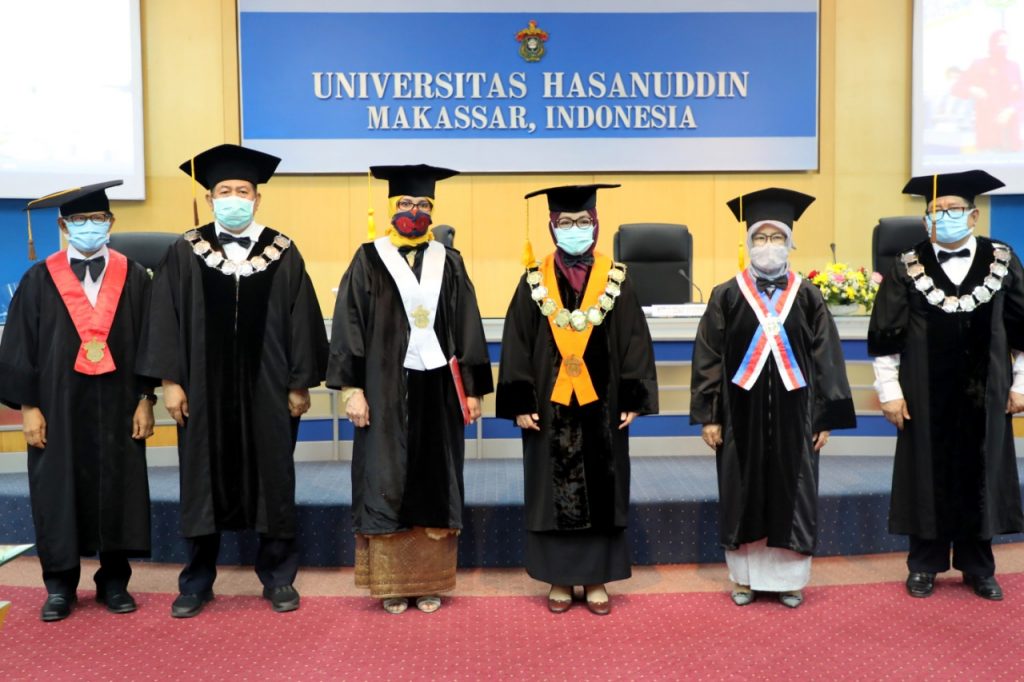 Dua Guru Besar Baru Unhas Kembali Dikukuhkan pada Rapat Senat