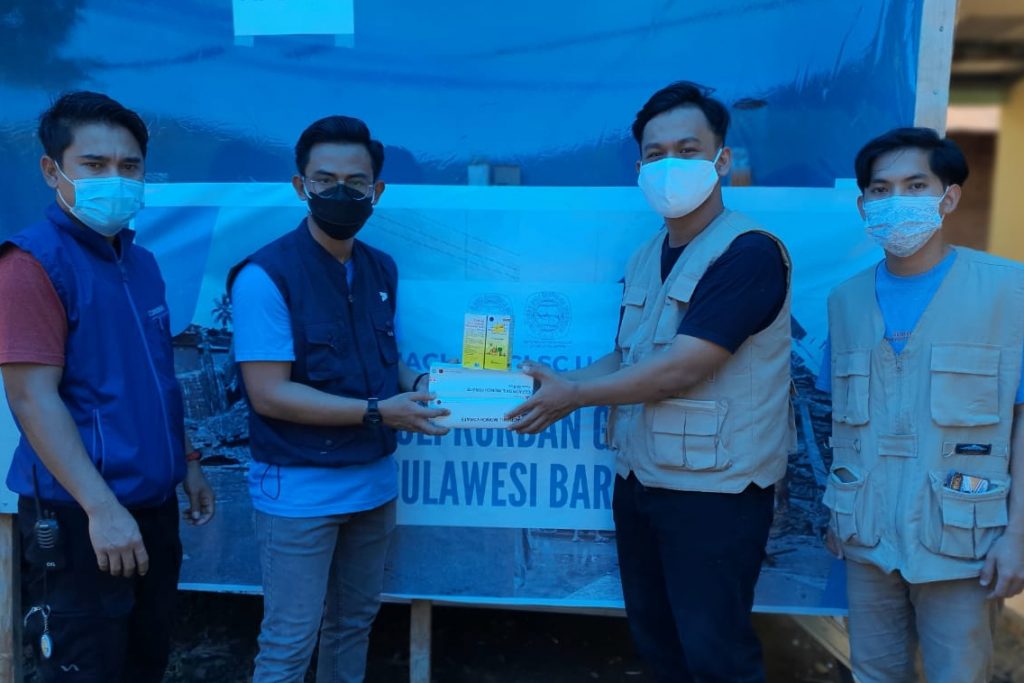 Student Chapter Ahli Geofisika Unhas Salurkan Bantuan Logistik Untuk Sulbar