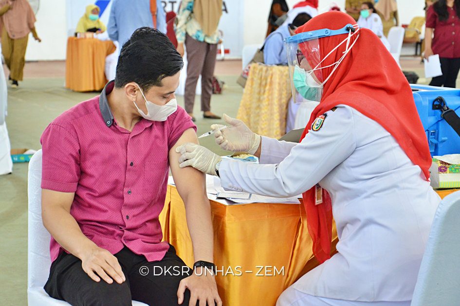 Unhas Ambil Bagian pada Kolaborasi Program Vaksinasi Massal Covid-19