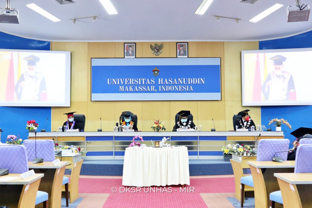 Unhas Kukuhkan Dua Guru Besar Fakultas Kesehatan Masyarakat