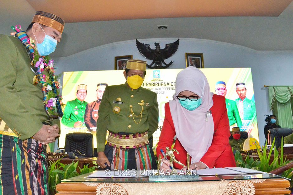 Perjanjian Kerja Sama Pendirian Kampus Unhas di Kabupaten Soppeng Ditandatangani