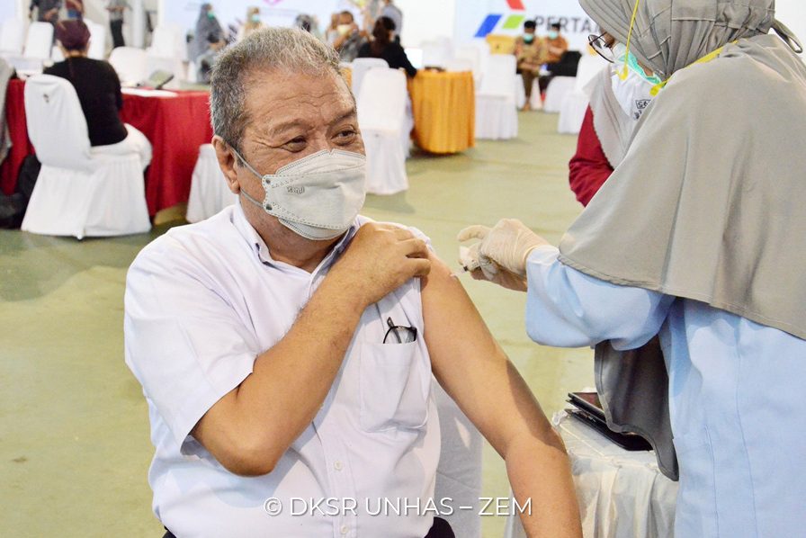 Unhas Gelar Vaksinasi Dosis Dua Untuk Dosen dan Tendik Berusia Di atas 60 Tahun