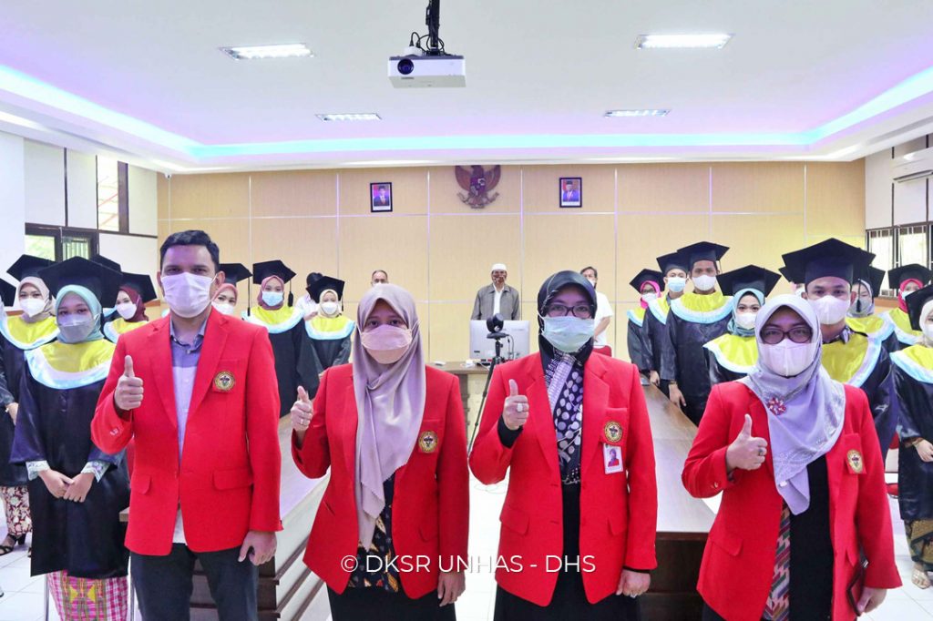 25 Sarjana Baru Prodi Fisioterapi Fakultas Keperawatan Unhas Ikuti Pengambilan Janji