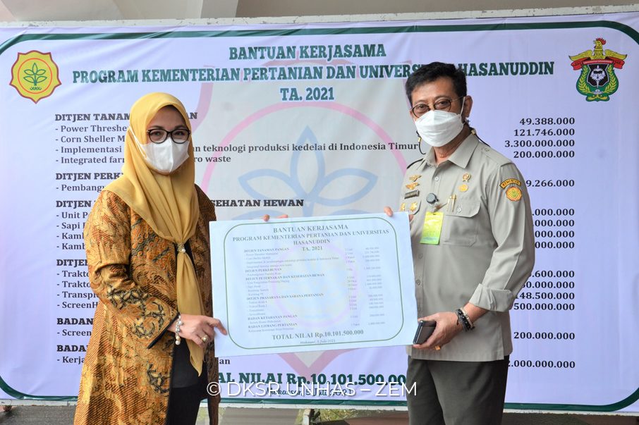 Menteri Pertanian RI Serahkan Bantuan Untuk Unhas Senilai Sepuluh Milyar Rupiah