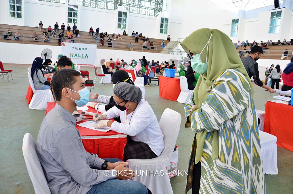 Vaksinasi untuk Mahasiswa dan Alumni Unhas Hari Kedua