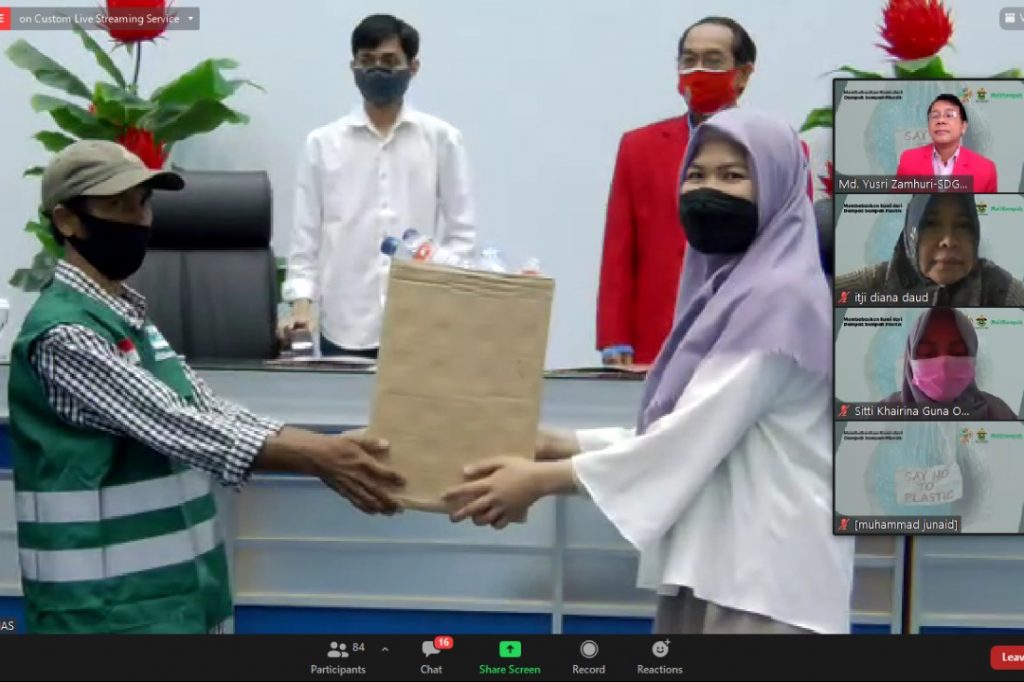 Sekolah Pascasarjana Unhas Gelar Webinar Bahas Bumi dan Sampah Plastik