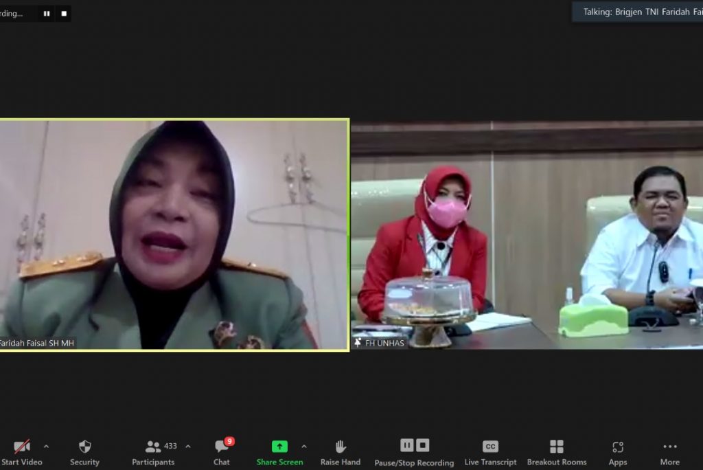 Jenderal Kowad Alumni FH Unhas Beri Motivasi Mahasiswa Baru