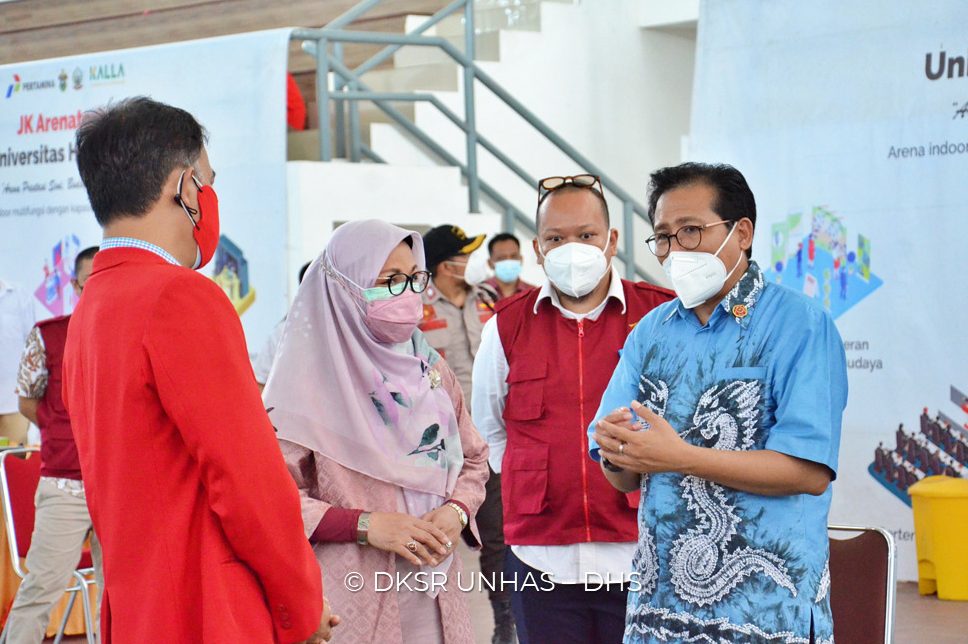 Juru Bicara Presiden Kunjungi Vaksinasi Batch 3 Untuk Mahasiswa dan Alumni Unhas