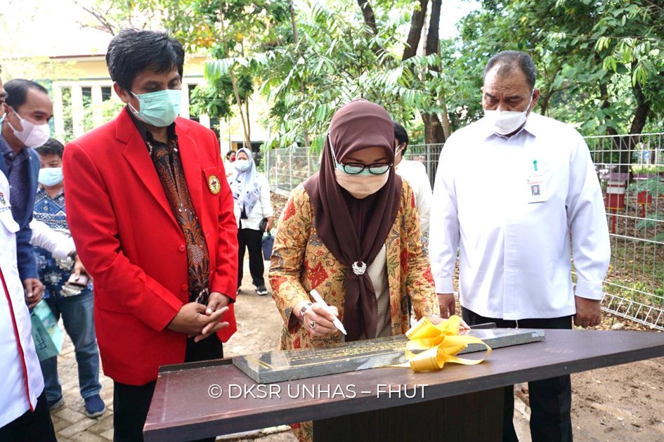 Rektor Resmikan Taman Lebah dan Unit Penerbitan Fakultas Kehutanan Unhas